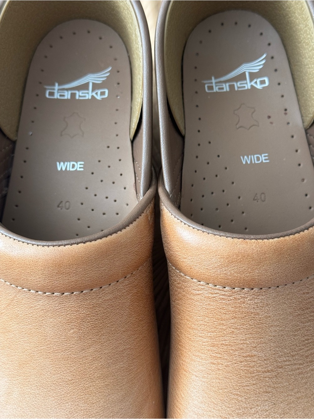 Dansko Professional Clogs honey brown distressed leather finish size 40W - Picture 4 of 15
